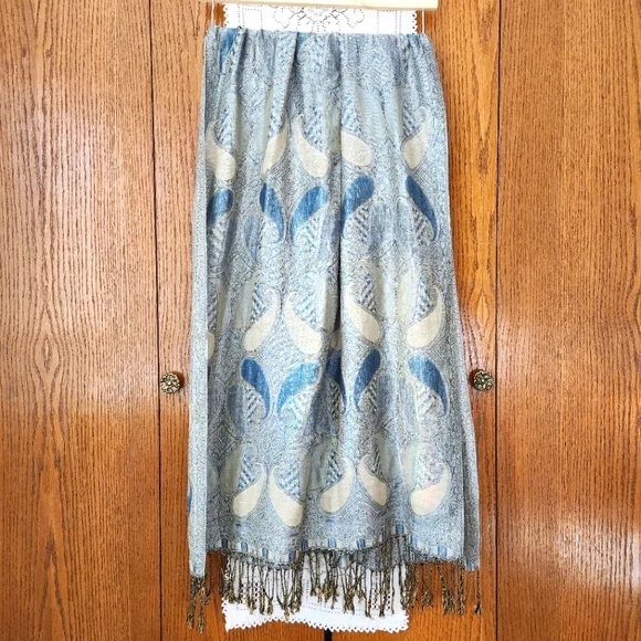 Elegant Paisley Scarf in Blue and Gold - Picture 4 of 14